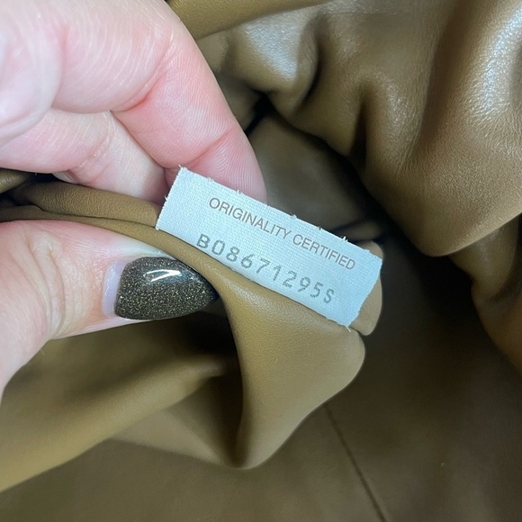 Bottega Veneta The Pouch Size Large Tan Leather Slouchy - Picture 12 of 16